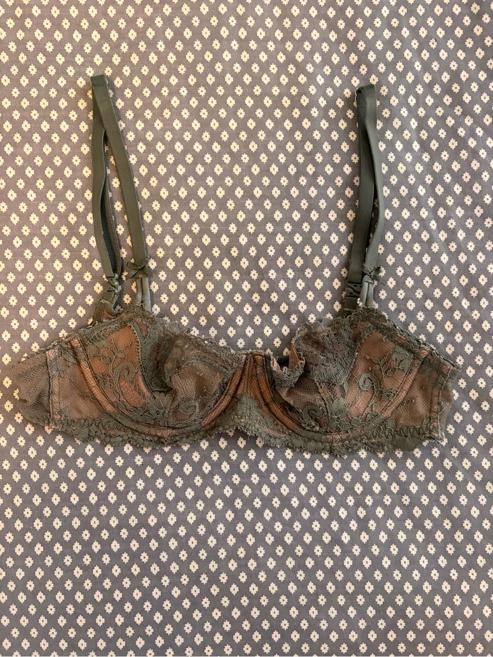 Victoria’s Secret 32A Olive Green Lace Push-Up Bra Y2K